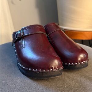 Troentorp Burgundy Womens Euro 39/8.5-9 Leather Clogs Wood Footbed Cottagecore
